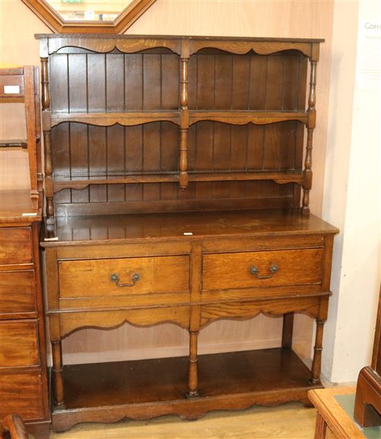 An oak dresser, W.122cm